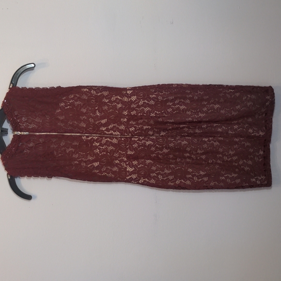 Le chateau Dress - Picture 2 of 3